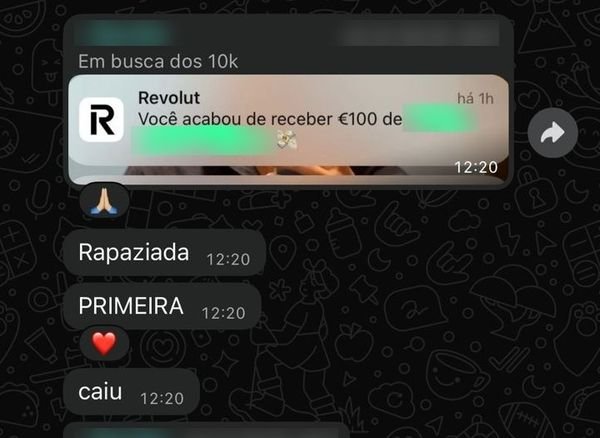Notificação do Revolut: você acabou de receber 100 euros, seguida de: primeira caiu.